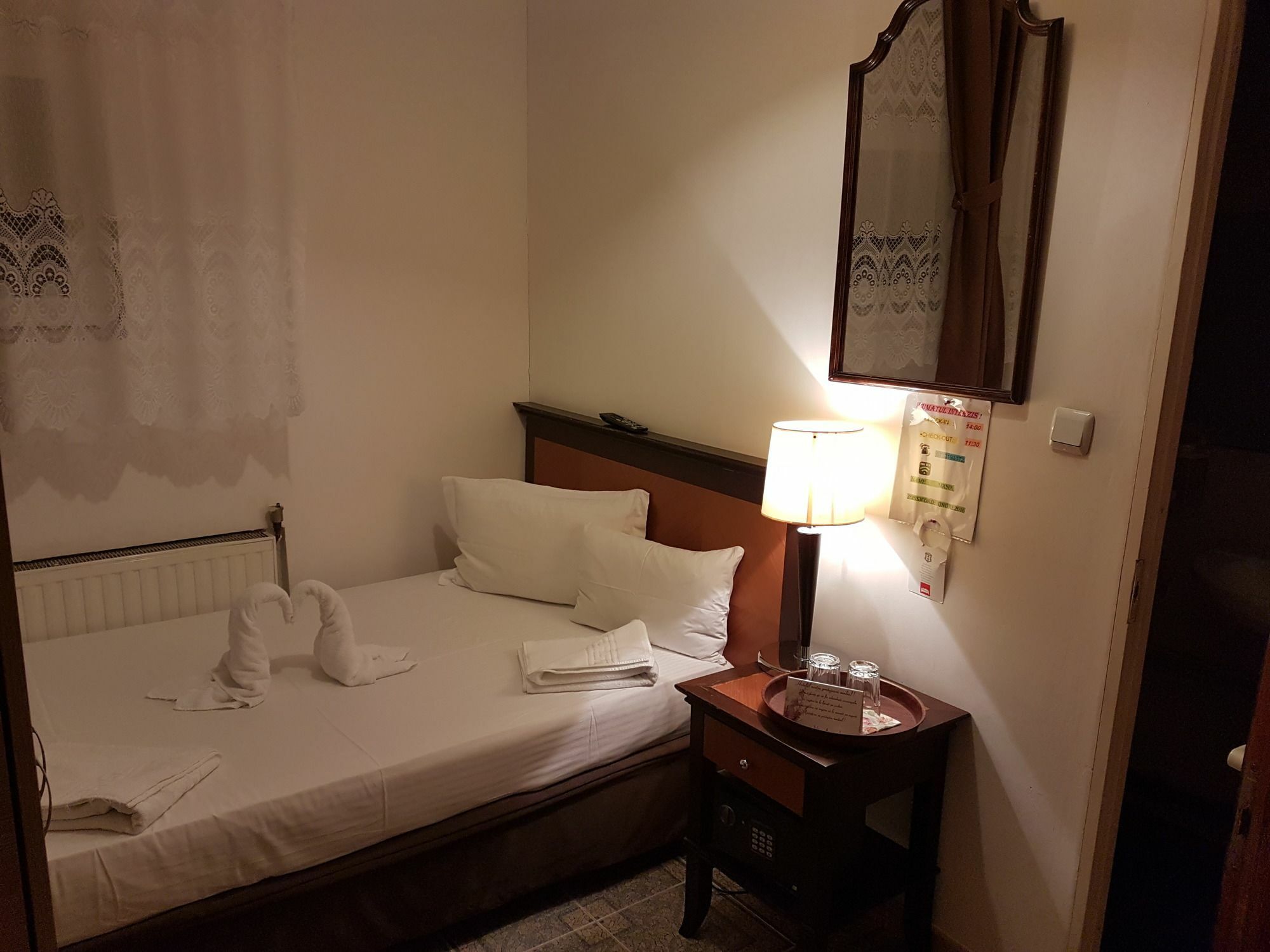 Hostel Litovoi Bucureşti Ngoại thất bức ảnh